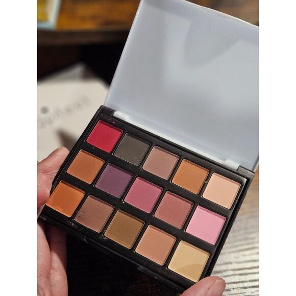 Popfeel The New Classic Eyeshadow Palette ~ Perfect Neutral Matte Satin Shimmer - Picture 3 of 6